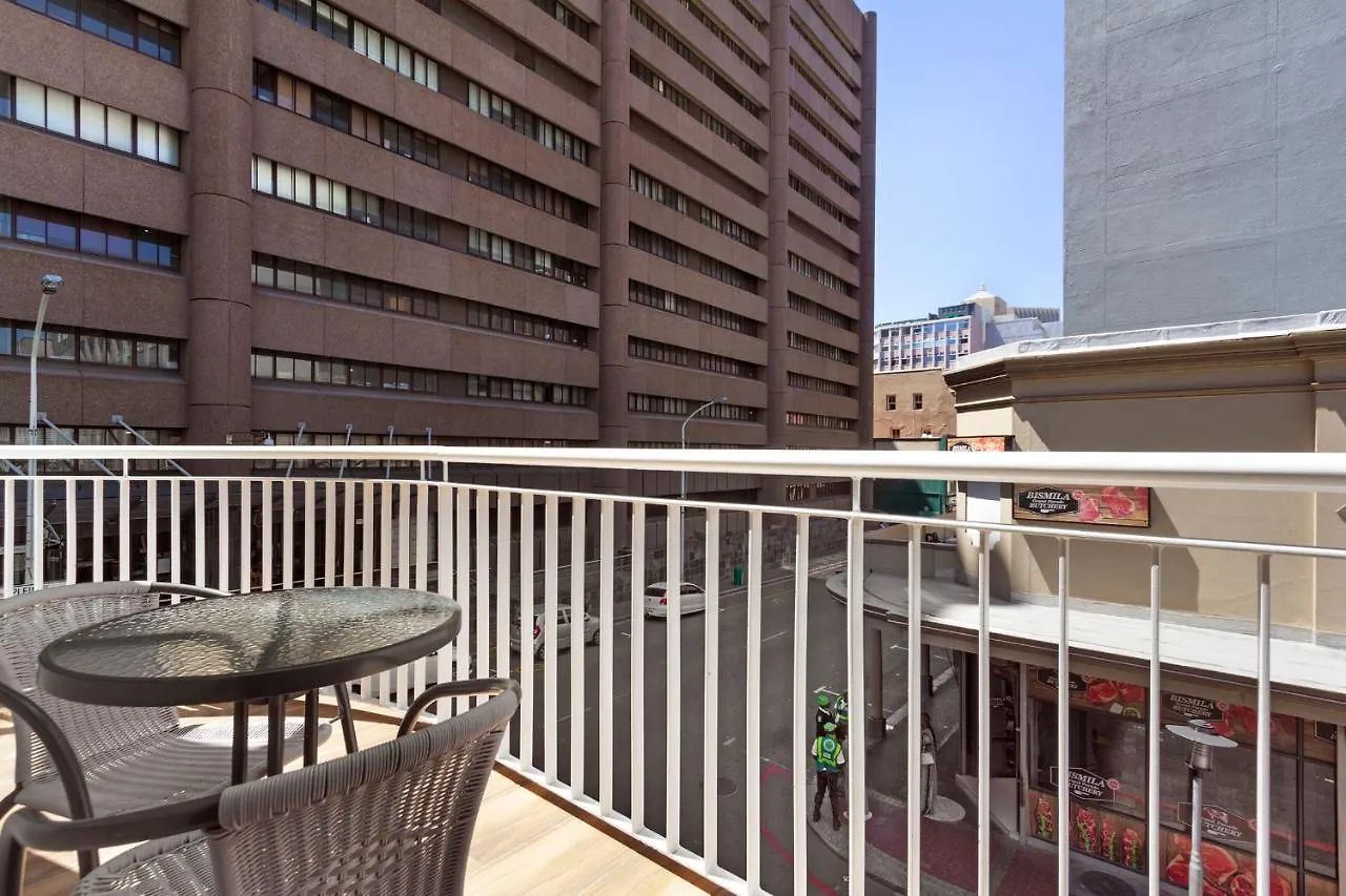 Urban Oasis Aparthotel Cape Town 3*,